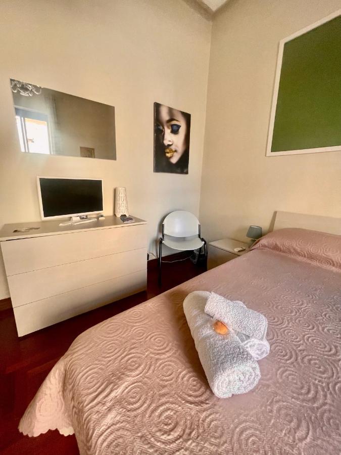 Apartament Dimora Di Maury A Due Passi Dai Trasporti E Da Ballaro Palermo Exterior photo