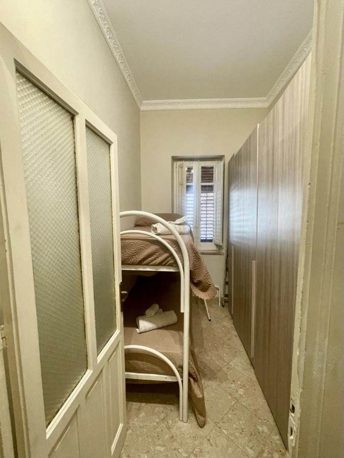 Apartament Dimora Di Maury A Due Passi Dai Trasporti E Da Ballaro Palermo Exterior photo