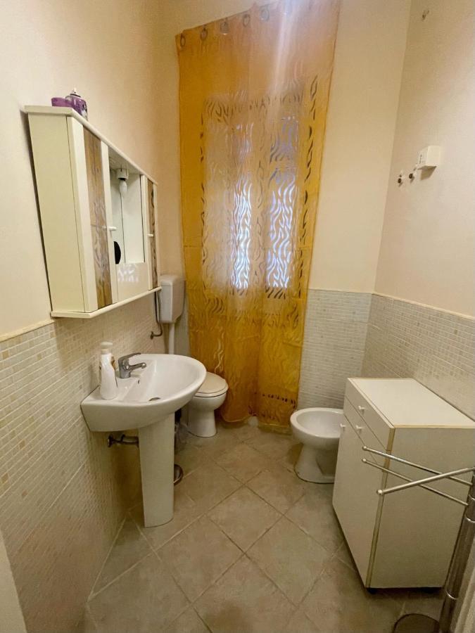 Apartament Dimora Di Maury A Due Passi Dai Trasporti E Da Ballaro Palermo Exterior photo