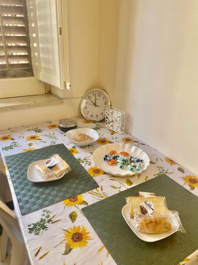 Apartament Dimora Di Maury A Due Passi Dai Trasporti E Da Ballaro Palermo Exterior photo
