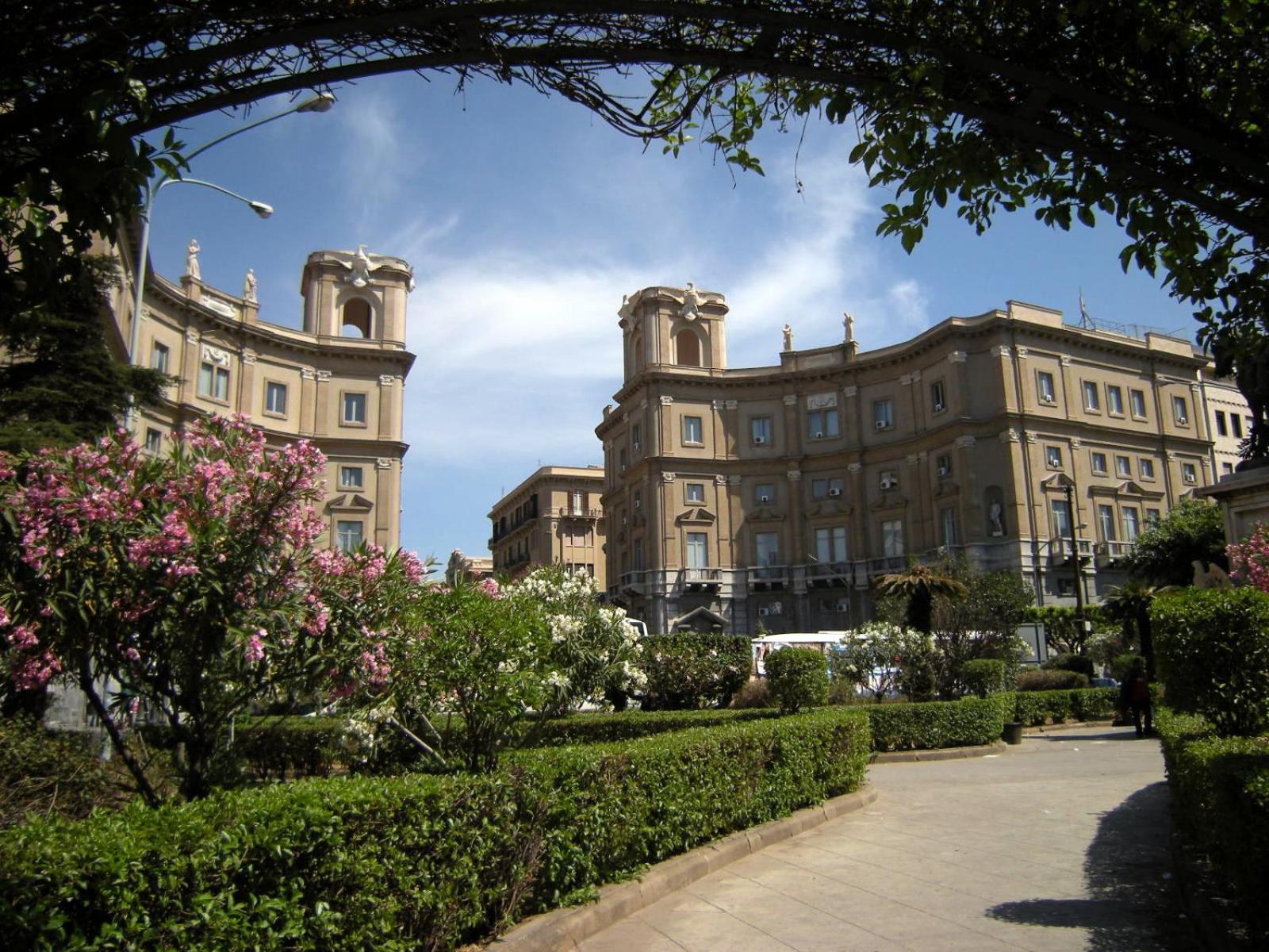 Apartament Dimora Di Maury A Due Passi Dai Trasporti E Da Ballaro Palermo Exterior photo